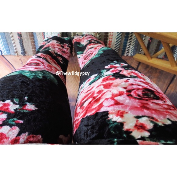 NWOT Floral crushed velvet bell bottoms 🌿 - Picture 4 of 4